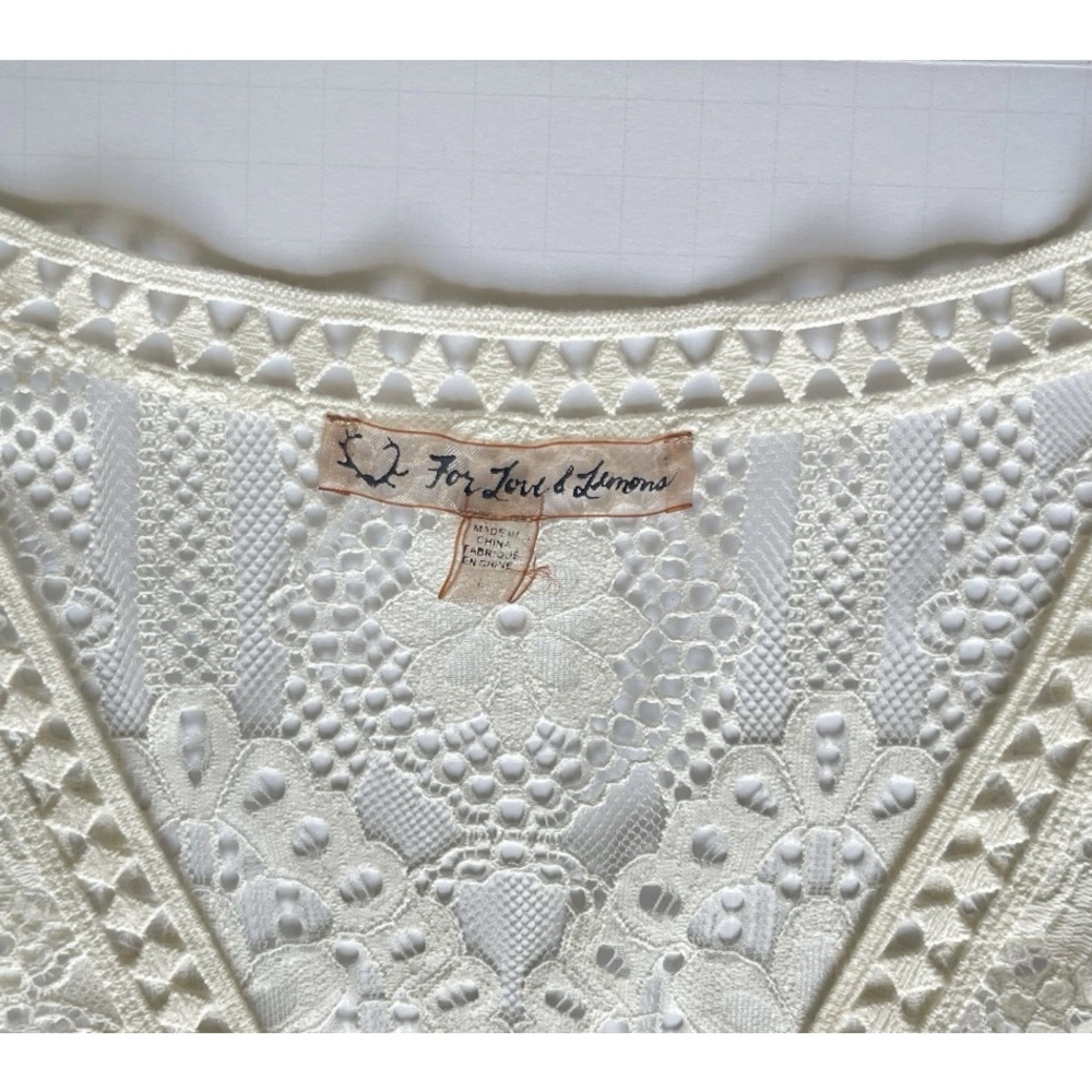 For Love & Lemons Ivory Lace Crop Top
Sz Large - Picture 5 of 8